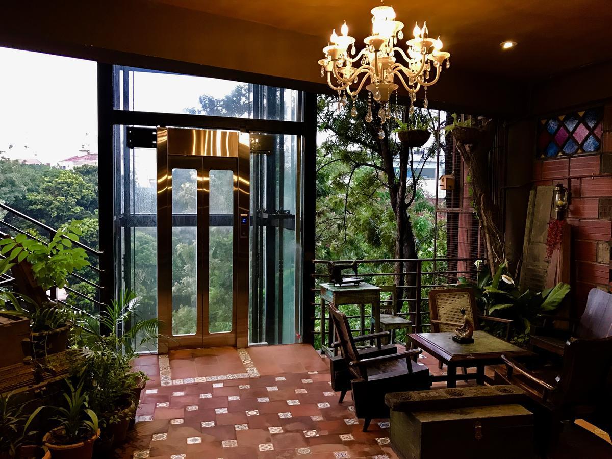 Golden Lotus Bangalore Boutique Suites Exterior photo