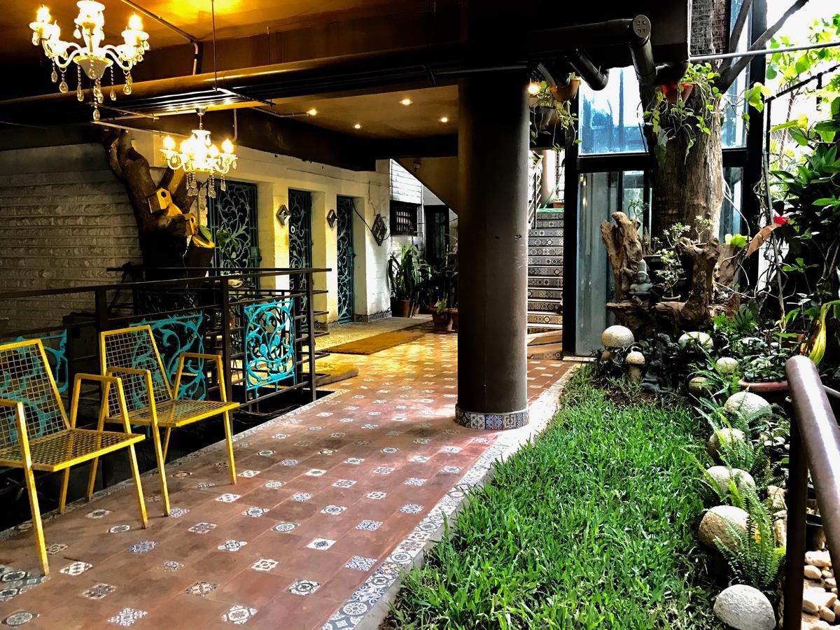 Golden Lotus Bangalore Boutique Suites Exterior photo